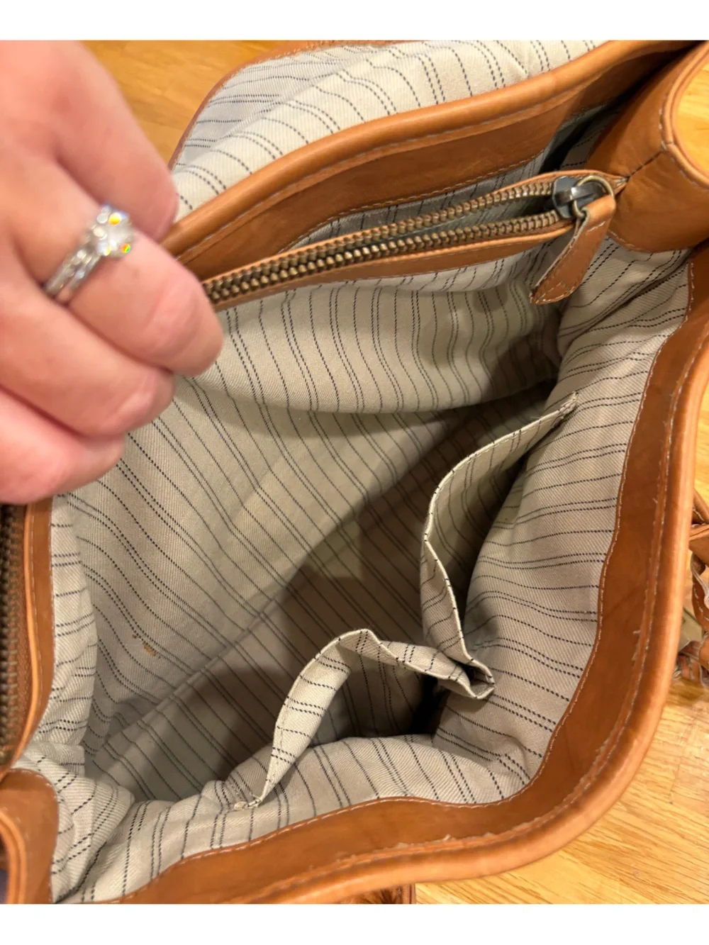 Soft & Supple Perfectly Slouchy Genuine Leather Cognac FRYE Handbag/Purse VGUC👜